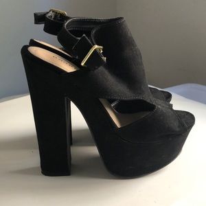 Bamboo: Black suede heels
